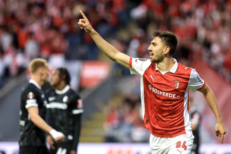 Nottingham Forest evinde Aston Villa