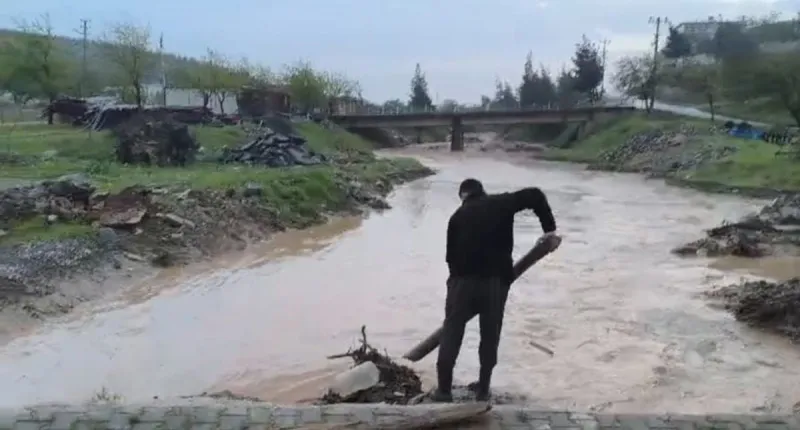 Nurdağı'nda Şiddetli Yağış Sonrası Su Baskınları