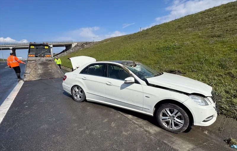 Otomobil Takla Attı, İki Kişi Yara Almadan Kurtuldu