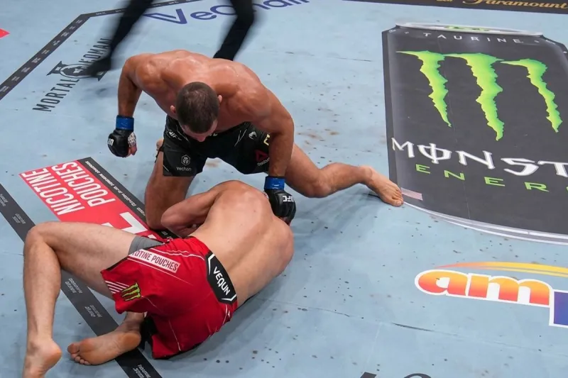 Sakatlanan rakibine acıyınca boyunun ölçüsünü aldı