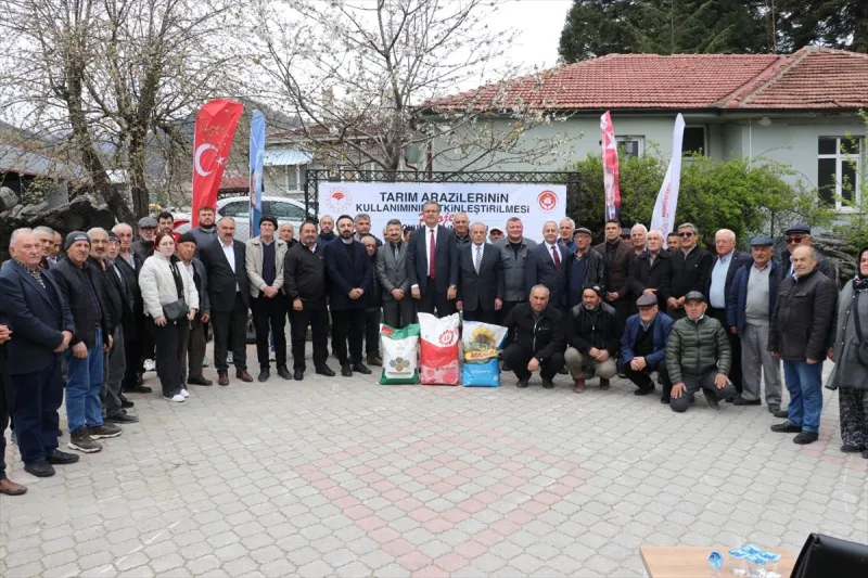 Samsun'da çiftçilere ayçiçeği, kuru fasulye ile kanola tohumu dağıtıldı