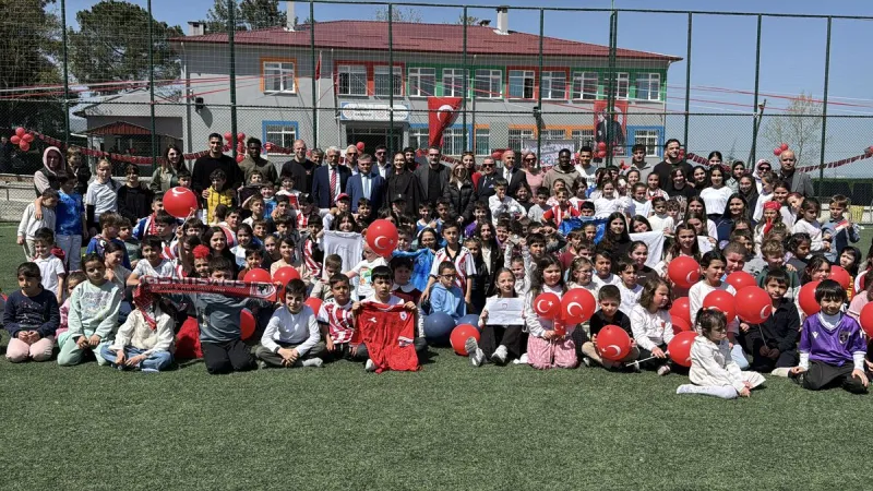 Samsunsporlu futbolcular, 23 Nisan Ulusal Egemenlik ve Çocuk Bayramı için çocuklarla buluştu