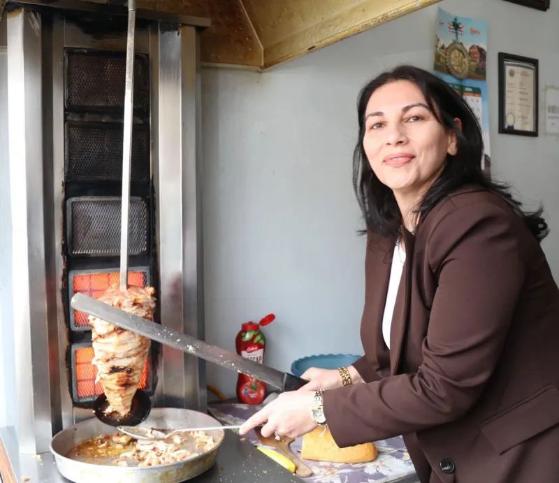 Şenkaya'da Tarihi Değişim: Esnafın Yeni Lideri Fatma Candaş Oldu