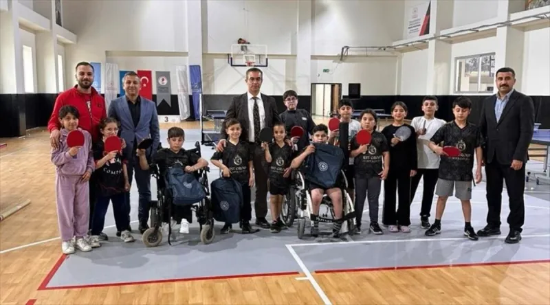 Şırnak Gençlik ve Spor İl Müdürü Din, masa tenisinde başarılı olan sporcularla buluştu