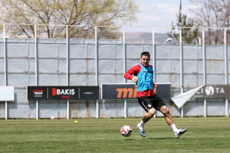 Sivasspor'da Rey Manaj idmanlara başladı