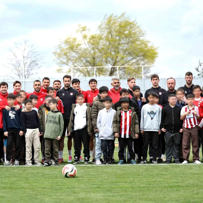 Sivasspor'dan çocuklara 23 Nisan etkinliği