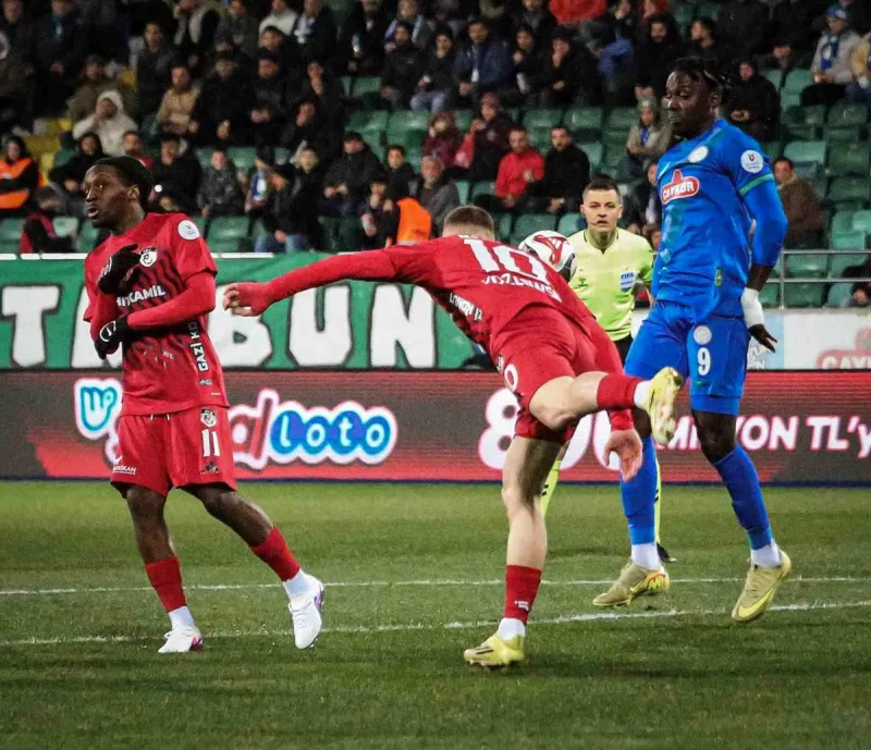 Trendyol Süper Lig: Çaykur Rizespor: 0 Gaziantep FK: 1 (İlk yarı)