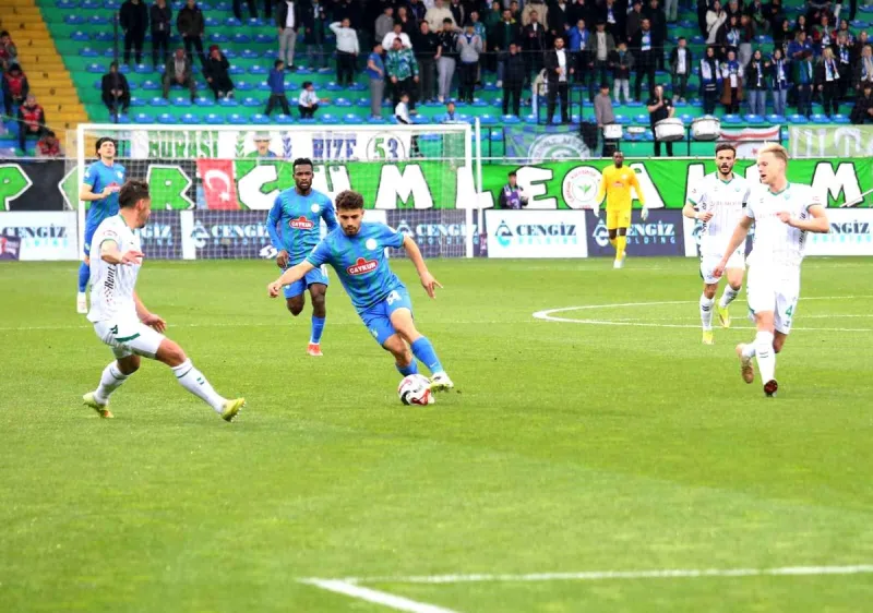 Trendyol Süper Lig: Çaykur Rizespor: 1 Konyaspor: 1 (İlk yarı)