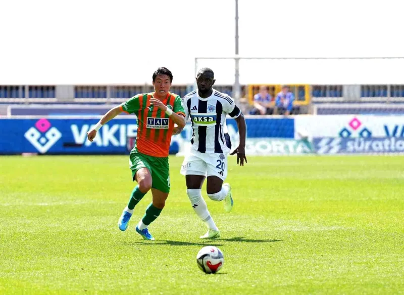 Trendyol Süper Lig: Kasımpaşa: 0 Corendon Alanyaspor: 0 (İlk yarı)