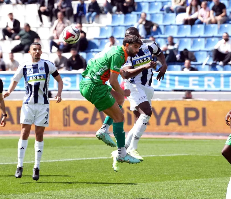 Trendyol Süper Lig: Kasımpaşa: 0 Corendon Alanyaspor: 0 (Maç devam ediyor)