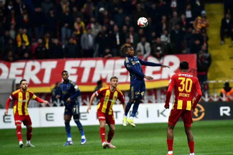 Trendyol Süper Lig: Kayserispor: 0 Fenerbahçe: 1 (İlk yarı)