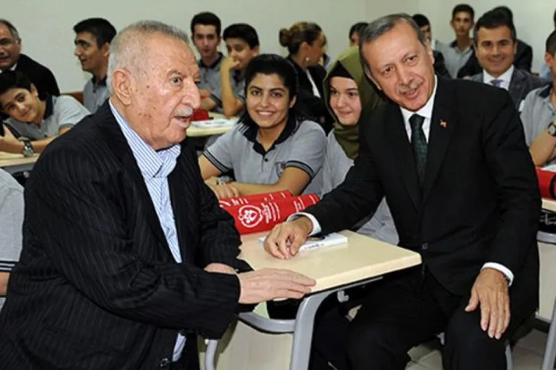 Türk Tekstil Sanayisinin Çınarı Mahmut Çalık 94 Yaşında Hayatını Kaybetti