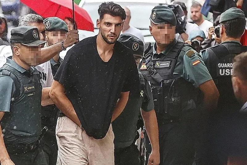 Yıldız isme şok suçlama: İki kadınla ilişkiye girip...