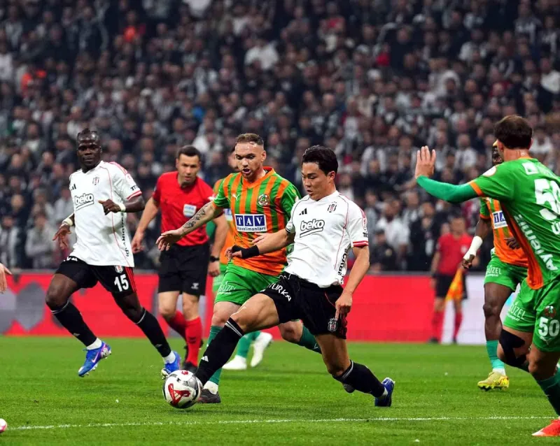 Ziraat Türkiye Kupası: Beşiktaş: 1 Corendon Alanyaspor: 0 (İlk yarı)