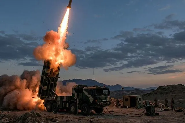 Ortadoğu'da Gerilim Artıyor: Tahran'da Patlama Sesleri Duyuluyor