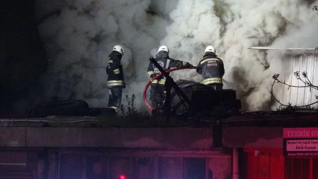 Oto elektrikçi dükkanında yangın: 1