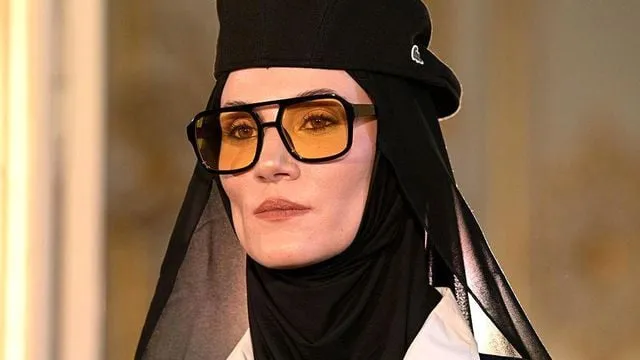 Paris Podyumlarında Yeni Bir Dönem: Mütevazı Moda Haftası ve Sokak Stilinin Yükselişi