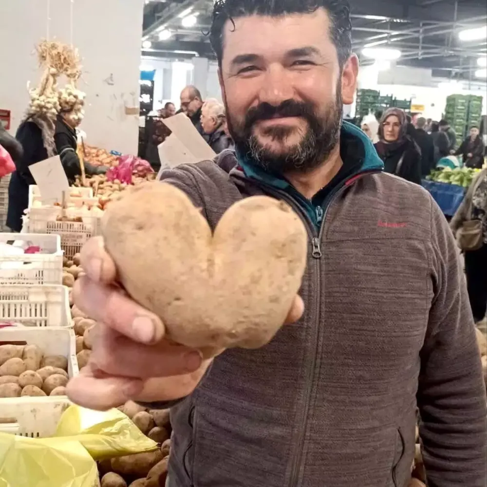 Pazardan Çıkan Sürpriz: Kalp Şeklindeki Patates Şaşırttı