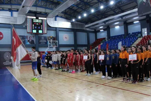 Pota Altında Büyük Heyecan: Düzce Yıldızlar Basketbol Yarı Finallerine Ev Sahipliği Yapıyor