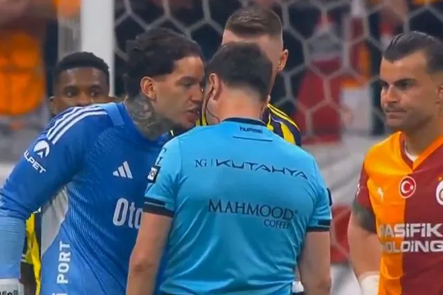 RAMS Park'ta Derbi Ateşi: Galatasaray Penaltı Kazandı, Kaleci Ederson Oyun Dışı Kaldı