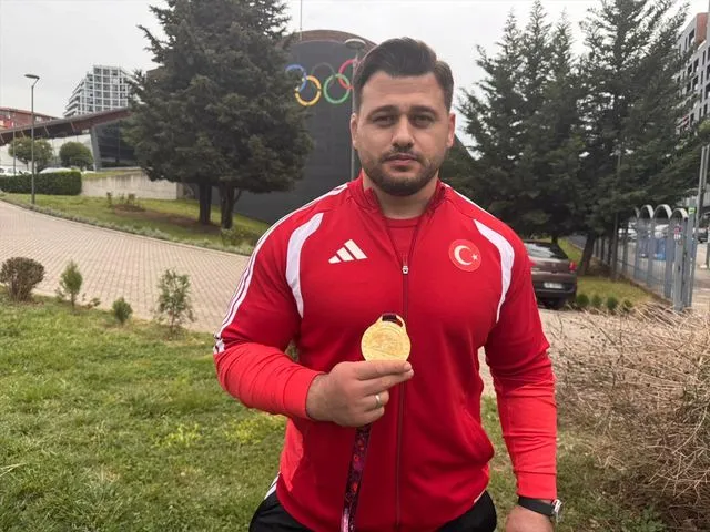 Rekortmen milli güreşçi Rıza Kayaalp, duygularını AA