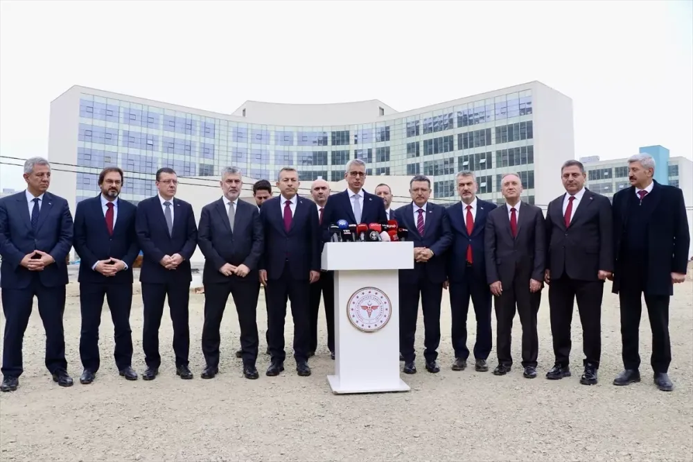 Sağlık Bakanı Memişoğlu, Trabzon Şehir Hastanesi inşaatında incelemelerde bulundu Açıklaması