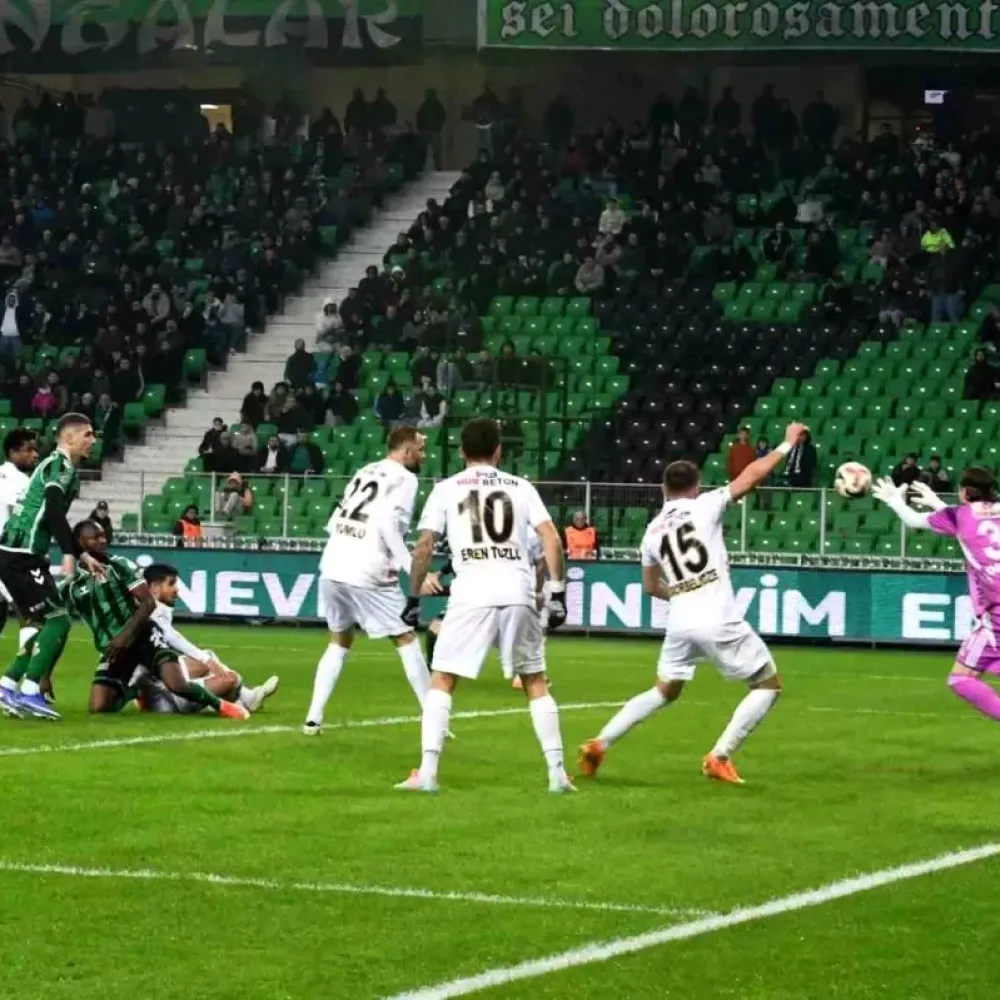 Sakaryaspor'un Düşme Potasında Teknik Direktör Değişikliği