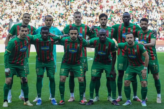 Şampiyonluk şarkıları söyleyen Amedspor, 90+4