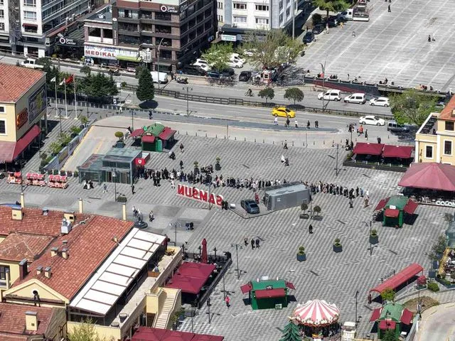 Samsun'da şampiyonluk maçı heyecanı: Biletler için kuyruk oluştu