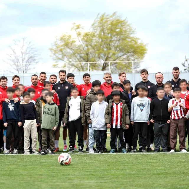 Sivasspor'dan çocuklara 23 Nisan etkinliği