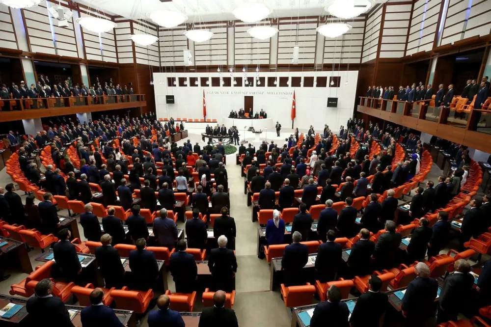 Sosyal Medya ve Doğum İzni Düzenlemeleri TBMM'den Geçti