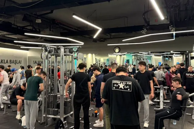 Spor Salonunda İzdiham Görüntüleri Sosyal Medyayı Salladı: Kapasite Tartışmaları Başladı
