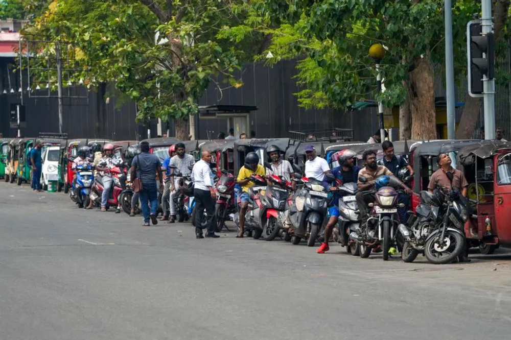 Sri Lanka'da Akaryakıt Alımında Yeni Dönem - Son Dakika