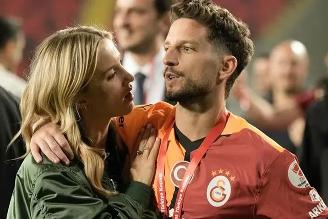 Taraftar havalara uçacak! Dries Mertens geri dönüyor