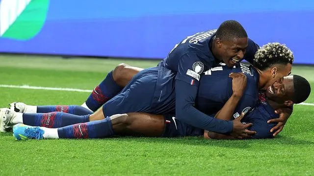 Tarihe geçen PSG - Bayern maçı modern futbolun panzehiri olabilir mi?