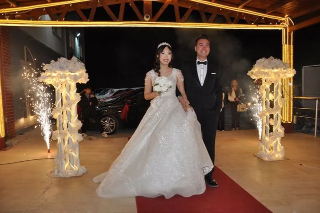 Tatilde tanışan Güney Koreli turist ile Türk rehber Mersin