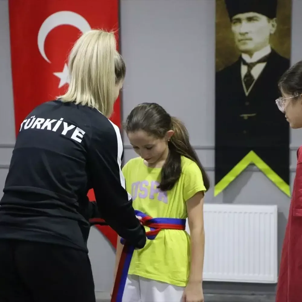 Tekvandoda Avrupa zirvesine ulaşan milli sporcu, şimdi öğrencilerini dünya şampiyonu yapmayı hedefliyor