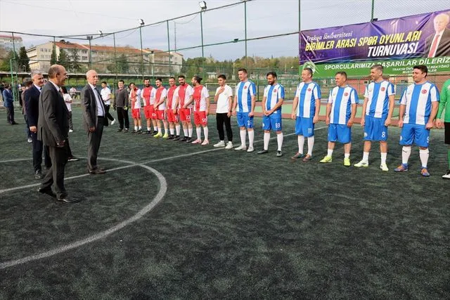 Trakya Üniversitesi'nde Personel Sahaya İndi: Birimler Arası Spor Şöleni Başladı