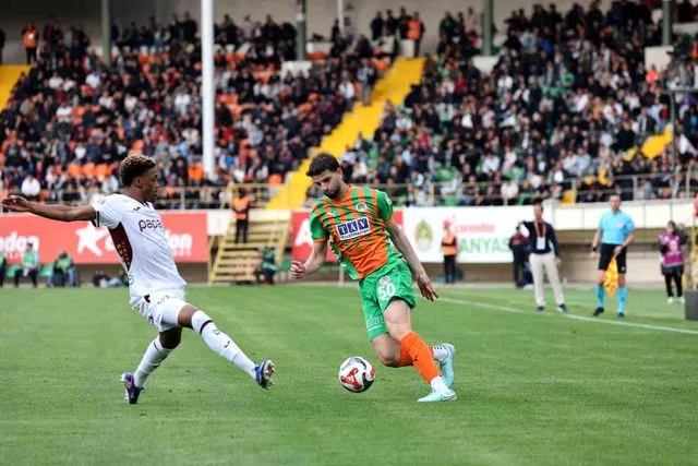 Trendyol Süper Lig: Corendon Alanyaspor: 1 Trabzonspor: 1 (Maç sonucu)