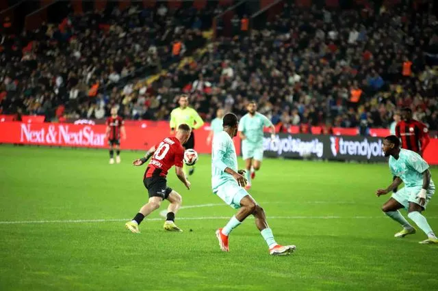 Trendyol Süper Lig: Gaziantep FK: 2 Kayserispor: 0 (İlk yarı)