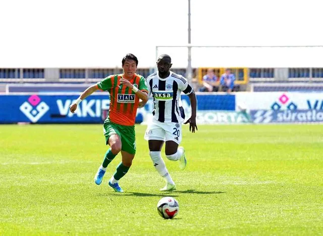 Trendyol Süper Lig: Kasımpaşa: 0 Corendon Alanyaspor: 0 (İlk yarı)