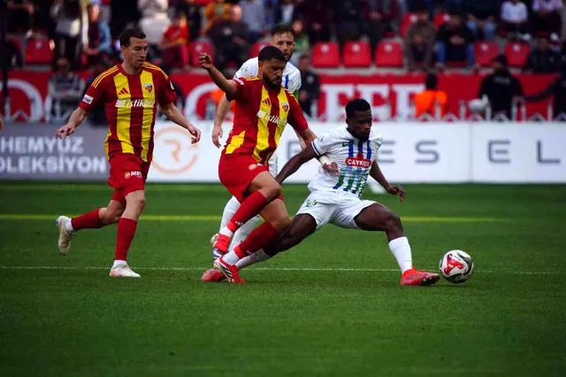 Trendyol Süper Lig: Kayserispor: 0 Çaykur Rizespor: 0 (İlk yarı)