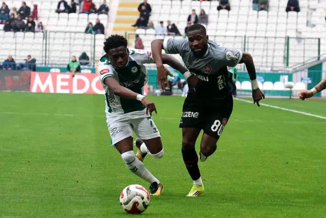 Trendyol Süper Lig: Konyaspor: 2 Fatih Karagümrük: 0 (İlk yarı)