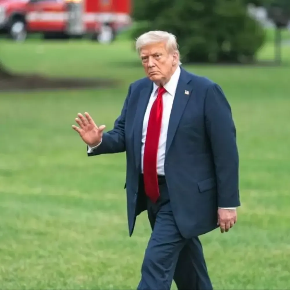 Trump Duyurdu: ABD'den Grönland'a Hastane Gemisi Sevkiyatı
