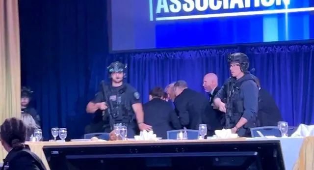 Trump’ın Katıldığı Beyaz Saray Muhabirleri Yemeğinde Silahlı Saldırı: Suikast Girişimi Son Anda Önledi