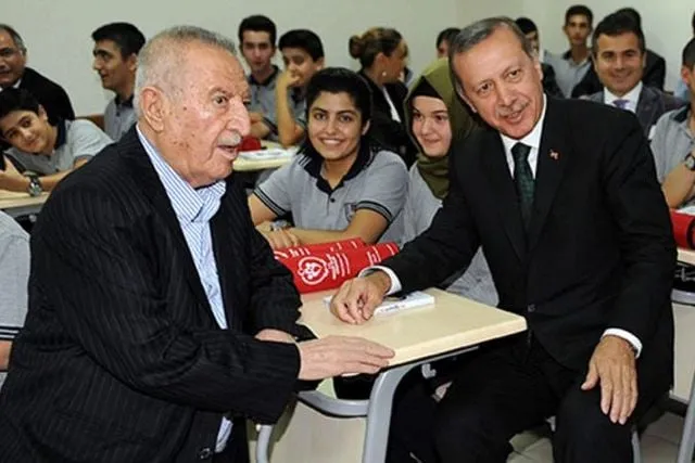 Türk Tekstil Sanayisinin Çınarı Mahmut Çalık 94 Yaşında Hayatını Kaybetti