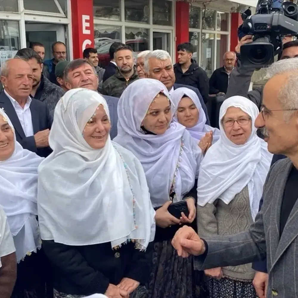 Ulaşım Bakanı Uraloğlu, Mihalgazi'de Belediye Başkanı'nı Ziyaret Etti
