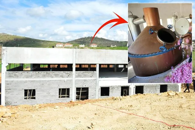 Ünlü sanatçı, arabalarını ve evlerini satıp 78 haneli köyüne yatırdı