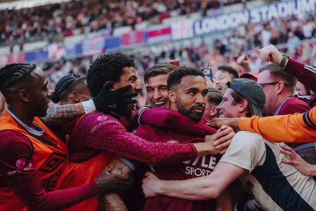 West Ham'ı 90+2'de hayata döndüren gol