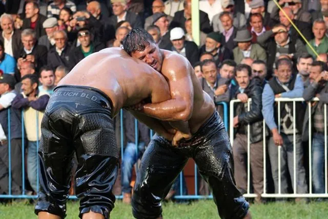 Yağlı güreş sezonu açıldı! İşte yeni dönemin ilk başpehlivanı